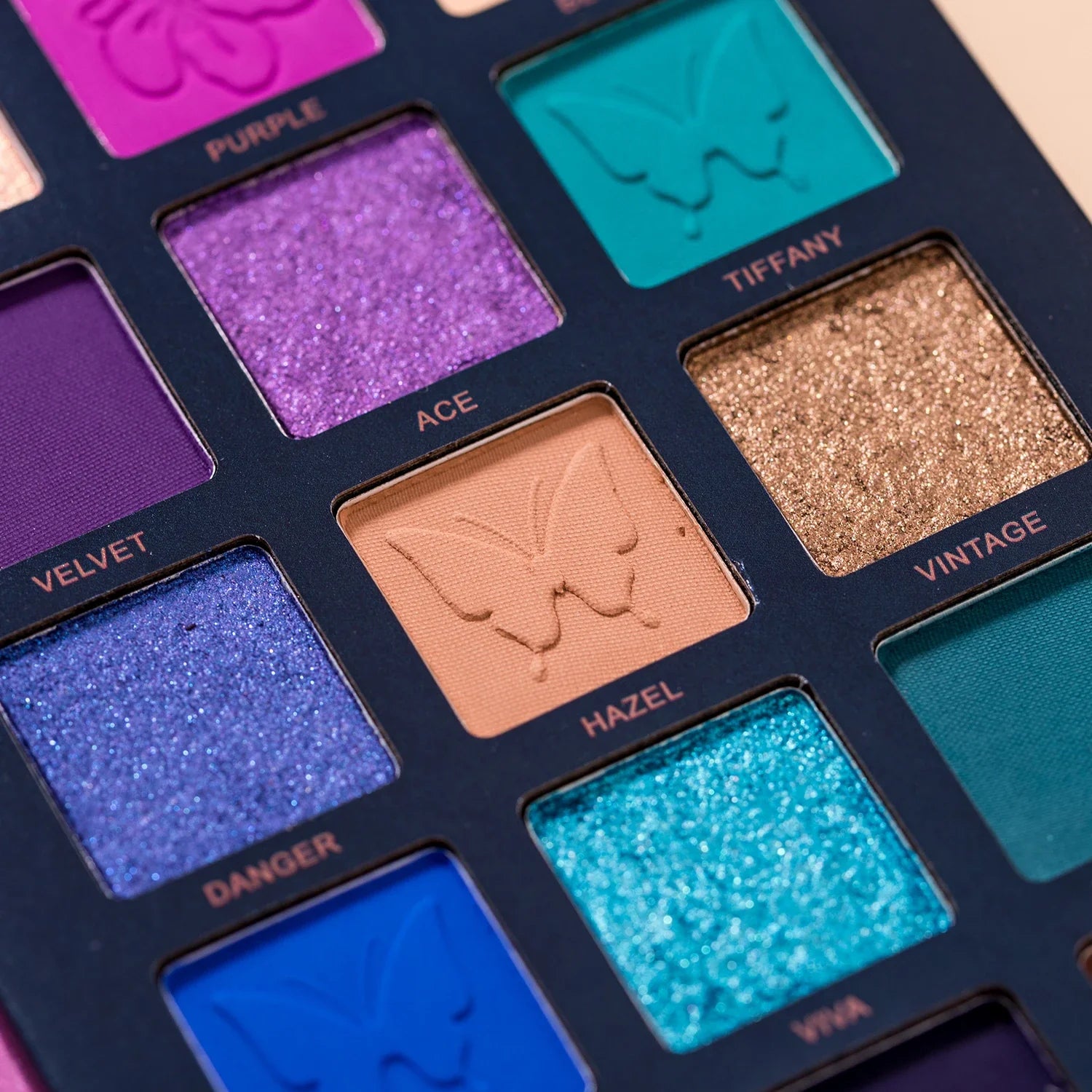 Butterfly 18 Color Eyeshadow Palette, Natural Matte Shimmer Metallic Satin Finish Eyeshadow, Charming Nude Makeup Tray