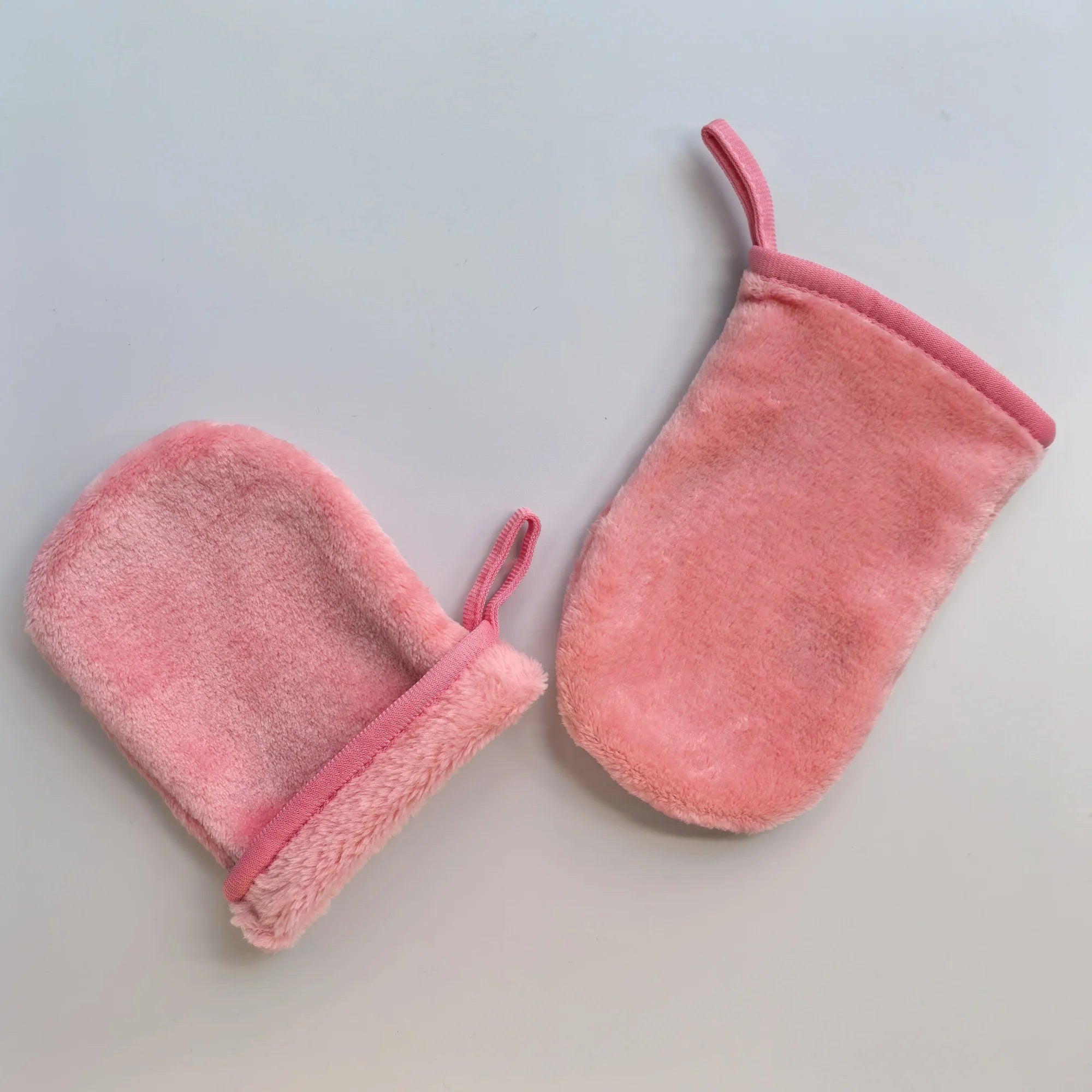 2pcs Flannel Reusable Makeup Remover Mitts for Face Cleansing