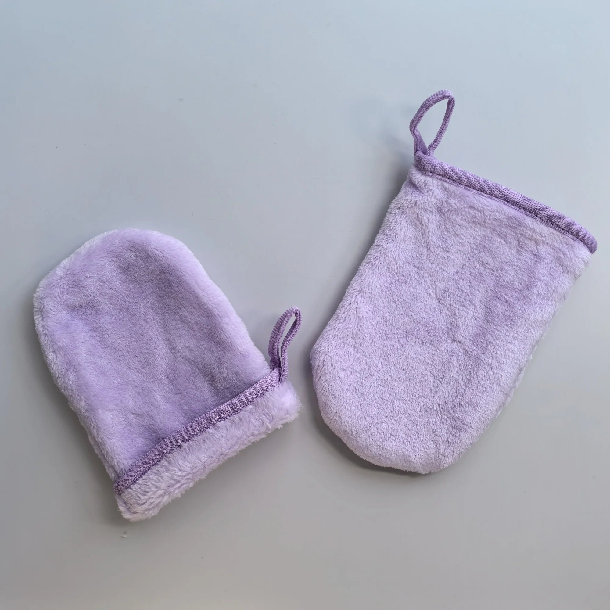2pcs Flannel Reusable Makeup Remover Mitts for Face Cleansing