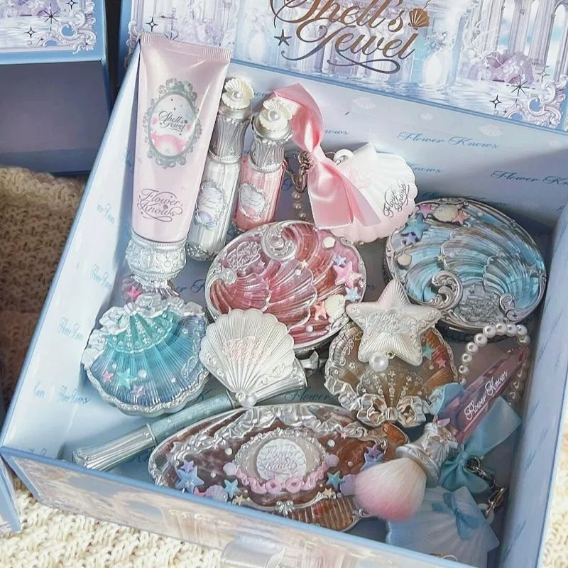 Flower knows All In One Makeup Sets Gift Box Eyeshadow Blush Cream Matte Lipstick Highlighter Highlighter Full Kit De Maquillaje