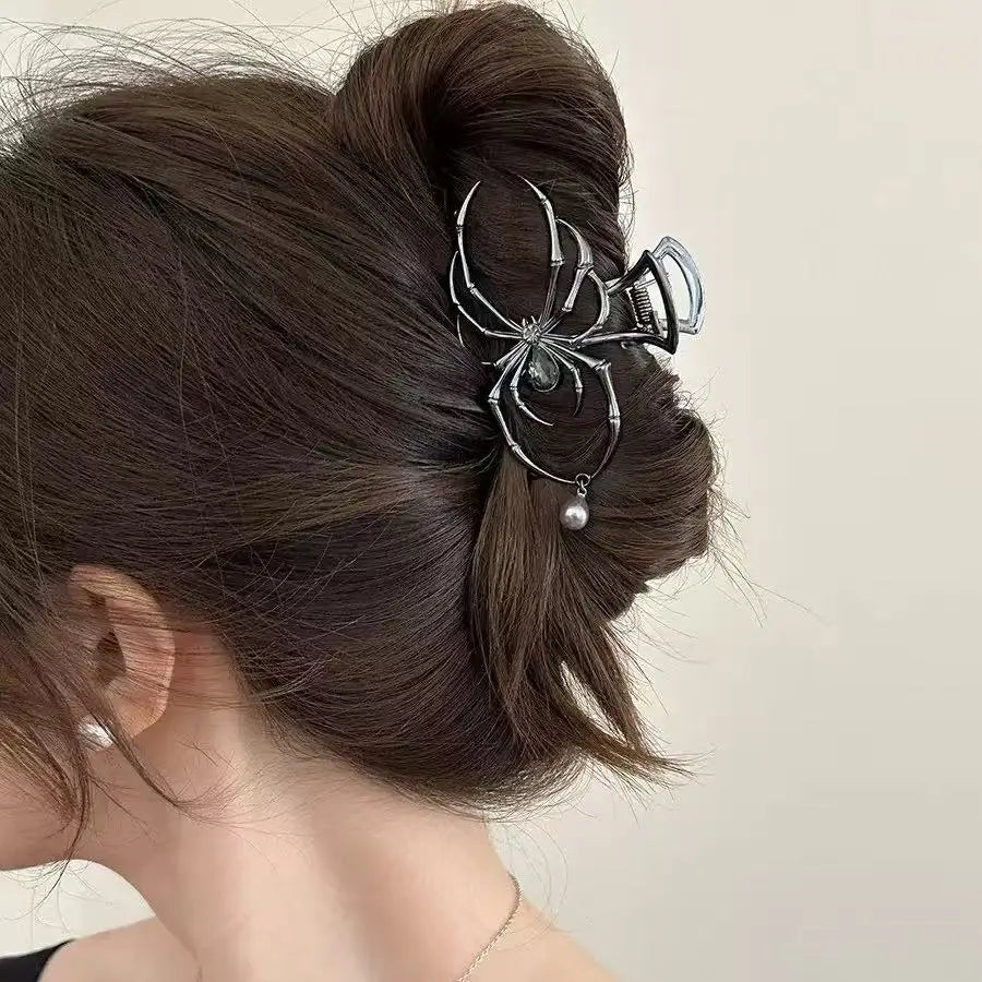 Women's Y2K Sweet Personalized Hair Clip Rhinestone Imitation Pearl Alloy Metal Skull Spider Claw Design for Daily Use