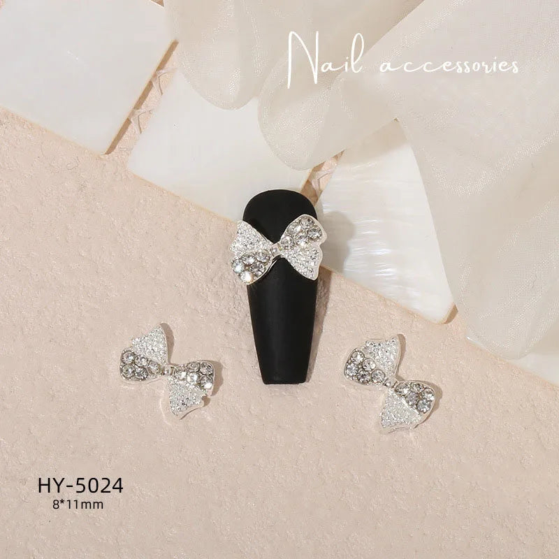 Mix 10/15pcs Shaped Rhinestones Nail Charm Silver Bowknot Nail Dangles Luxury Metal Heart 3D Nail Art Decoration Manicu