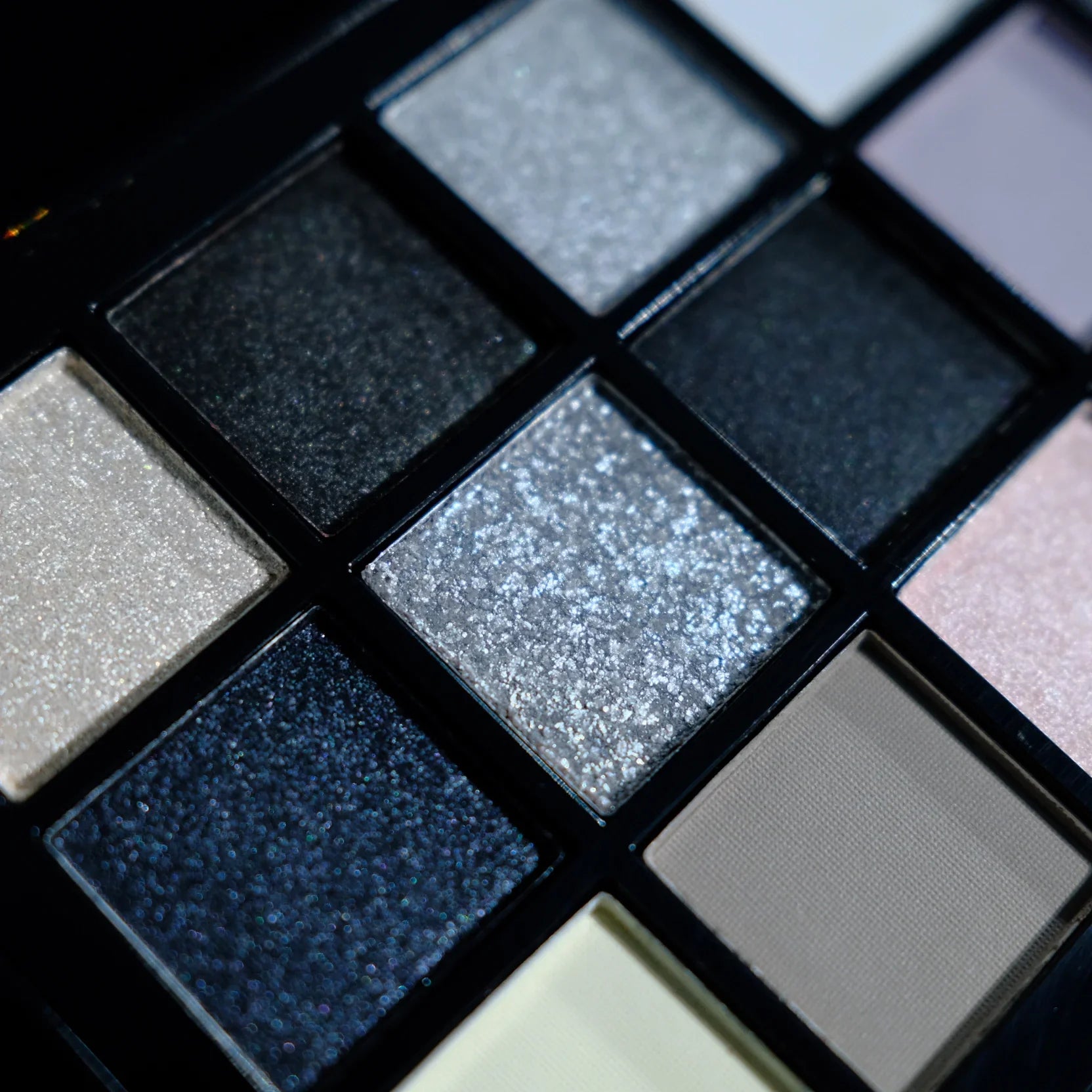 Black Smokey Eyeshadow Palette, 15 Colors ,Punk Style,Neutral Eye Make up, Shimmer Pearly Sequin Eyeshadow