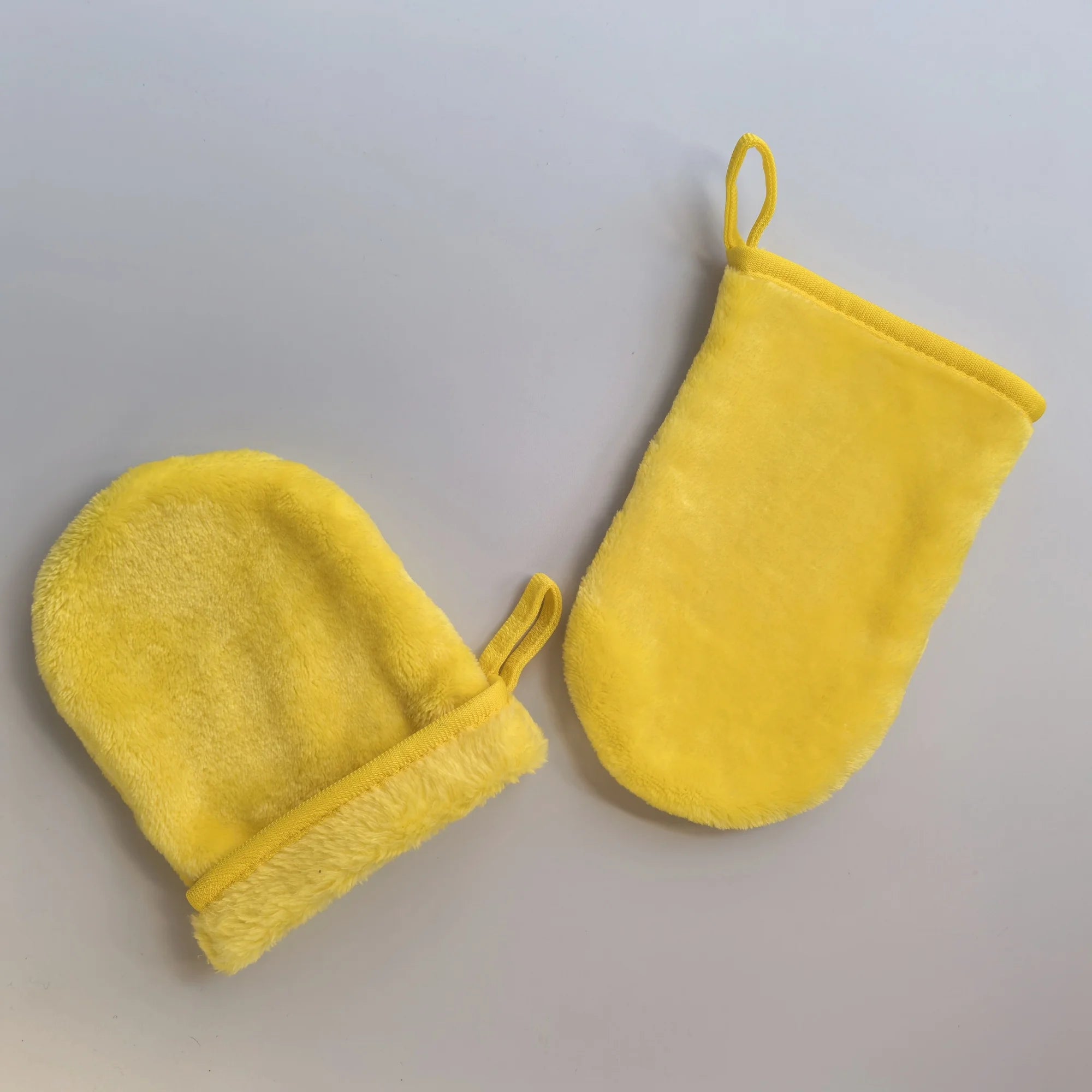 2pcs Flannel Reusable Makeup Remover Mitts for Face Cleansing