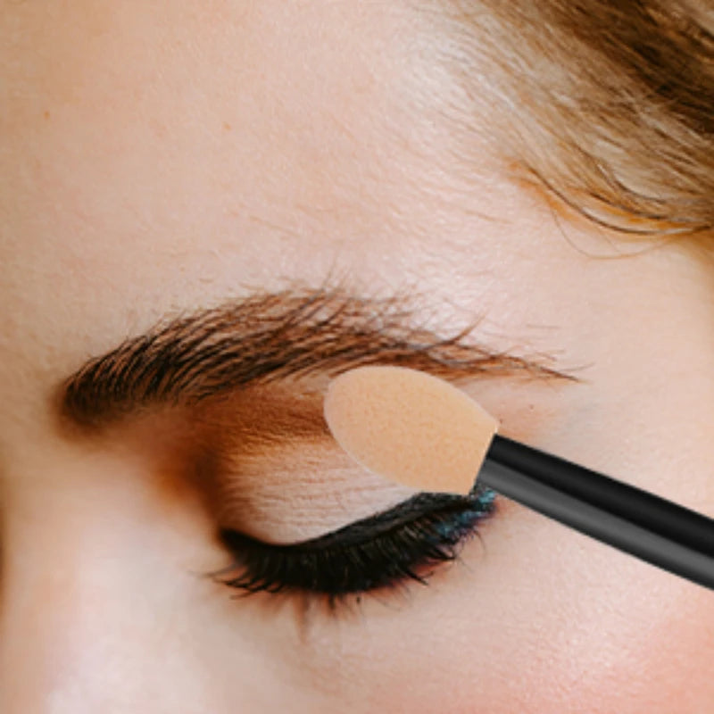 Cuttte 50/100PCS Disposable Dual Sides Eye Shadow Sponge Applicators with Container,  Length Eyeshadow Brushes Makeup Applicator