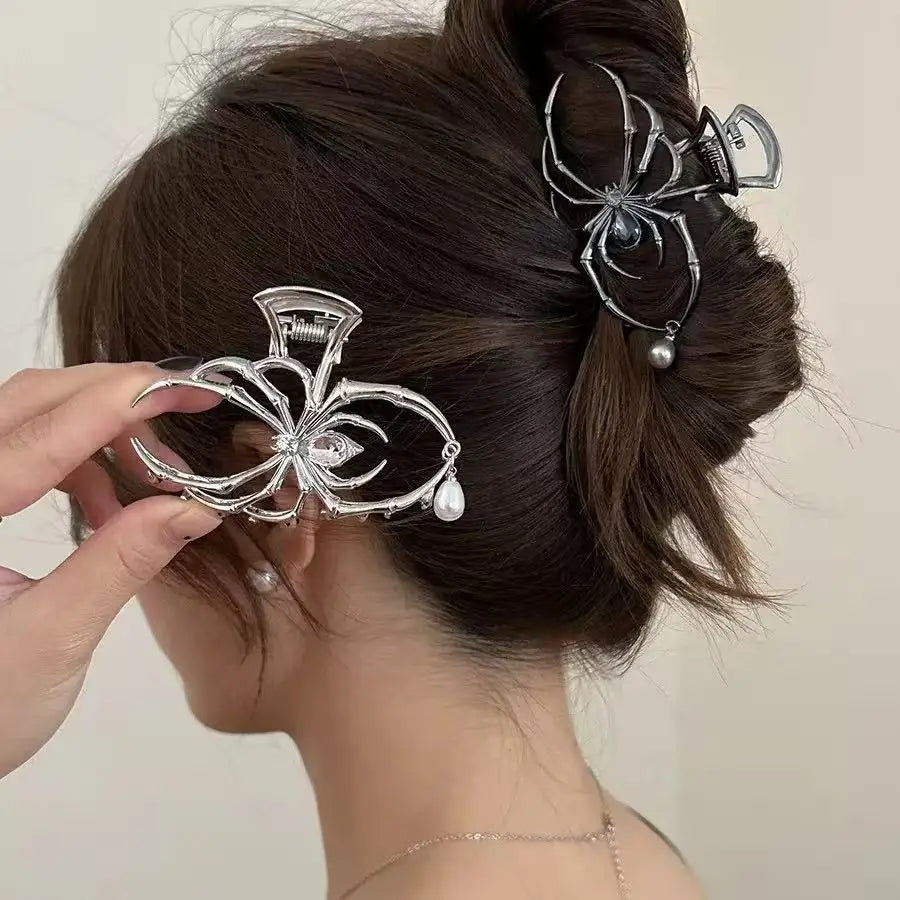 Women's Y2K Sweet Personalized Hair Clip Rhinestone Imitation Pearl Alloy Metal Skull Spider Claw Design for Daily Use