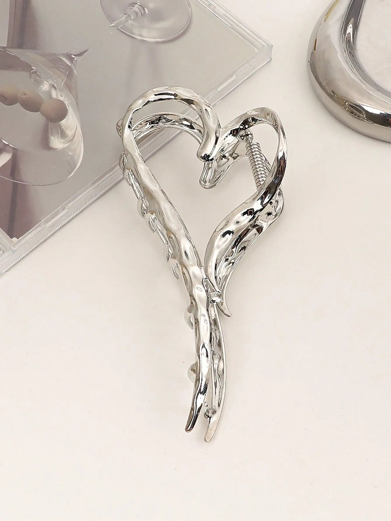 1Pcs Sliver Elegant Love Design Hair Barrettes Ornament Heart Golden Hair Claw Clip,Large Non-Slip Hair Accessories for Women