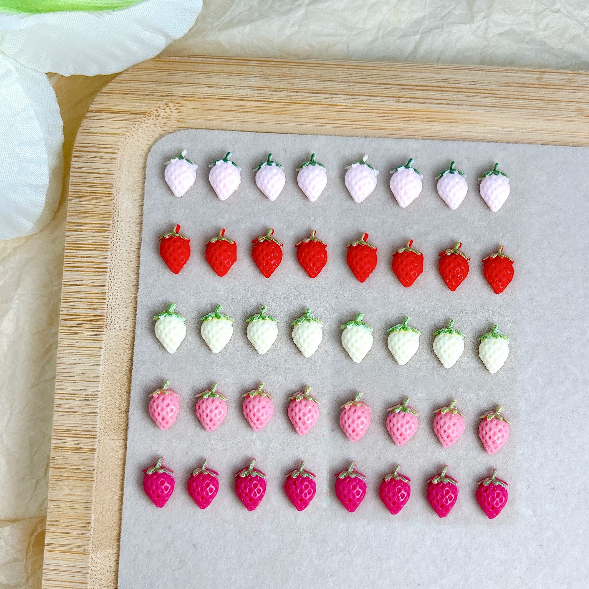 30PCS Simulated Cute Strawberry Nail Art Charms Creative Colorful Strawberry Resin Nail Decorations for DIY Hairpin Nails Crafts