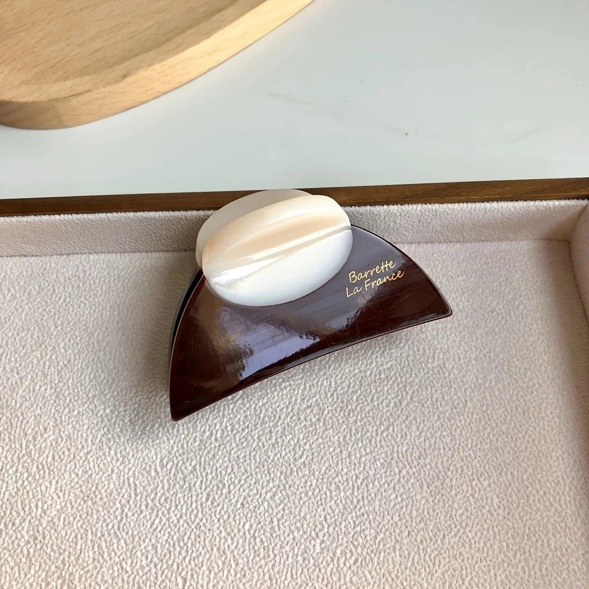1Pc Elegant Vintage French Hair Clip Two-Tone with Wood Grain & Marbled Design Perfect for Casual Daily Dressing Cute Hair Clips