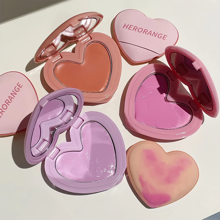 Matte Blush Cream, Heart-Shaped Solid Color Design, Delicate Texture That Adheres to the Skin, Low Saturation for Natural Contouring, Portable Packaging with Built-In Mirror and Puff, Long-Lasting and Does Not Come Off