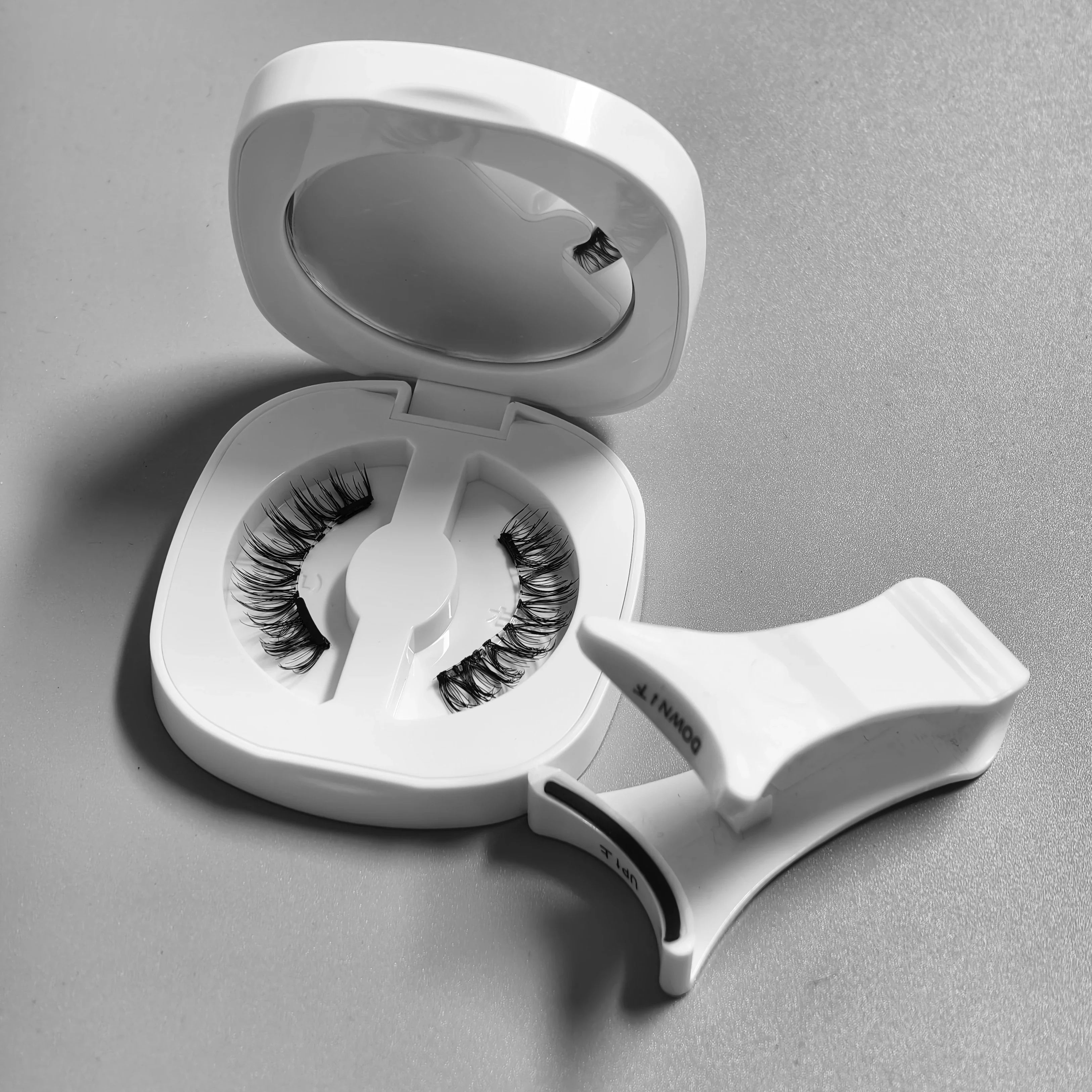 Yiernuo Magnetic false eyelashes integrated box new glue-free false eyelashes kit