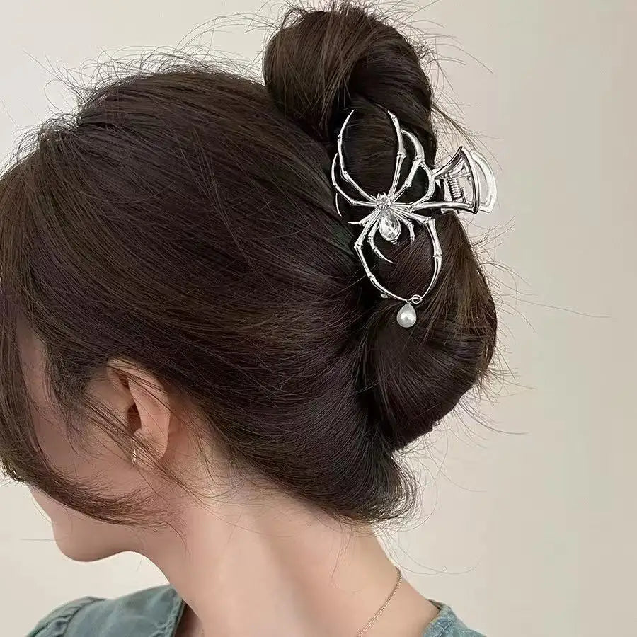 Women's Y2K Sweet Personalized Hair Clip Rhinestone Imitation Pearl Alloy Metal Skull Spider Claw Design for Daily Use