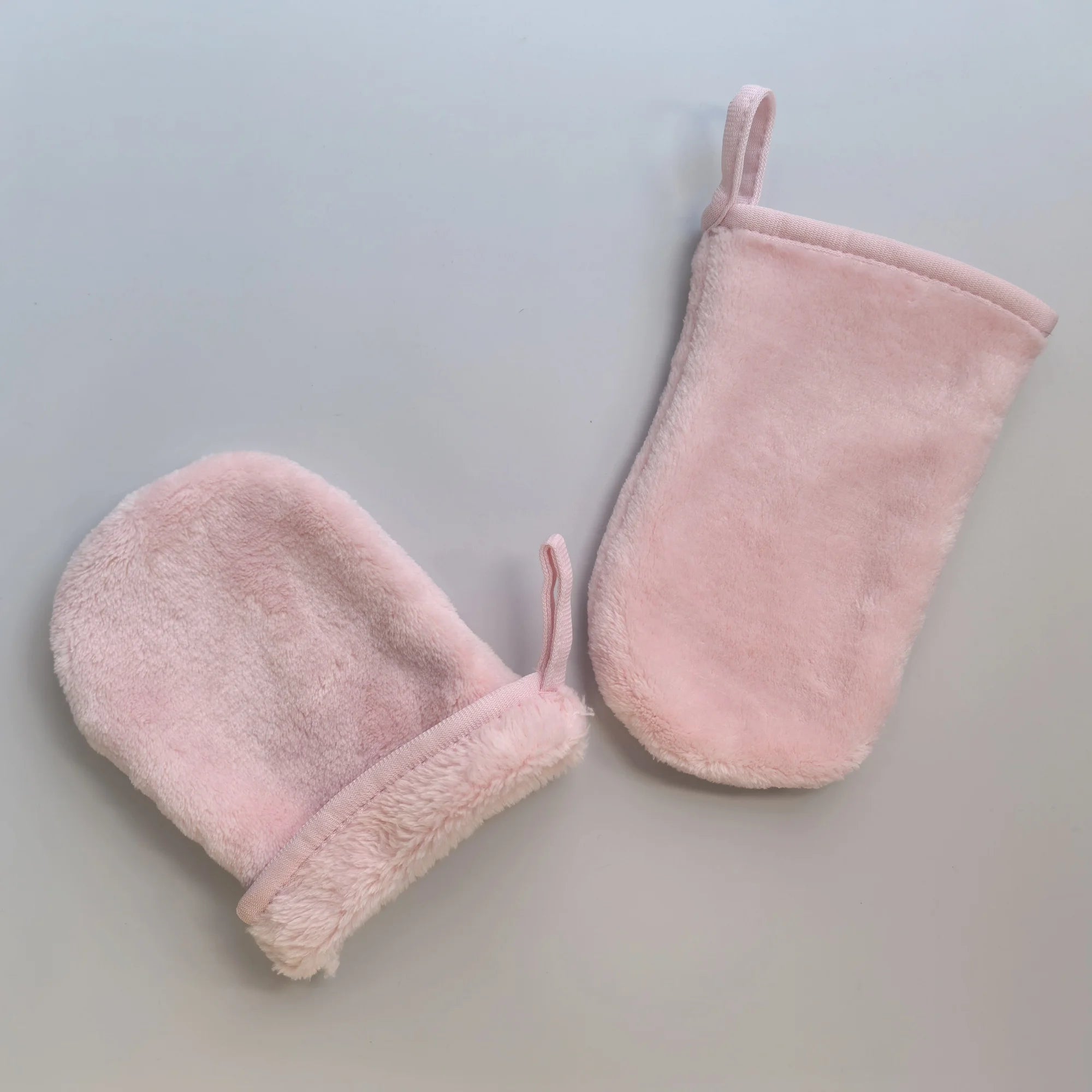 2pcs Flannel Reusable Makeup Remover Mitts for Face Cleansing