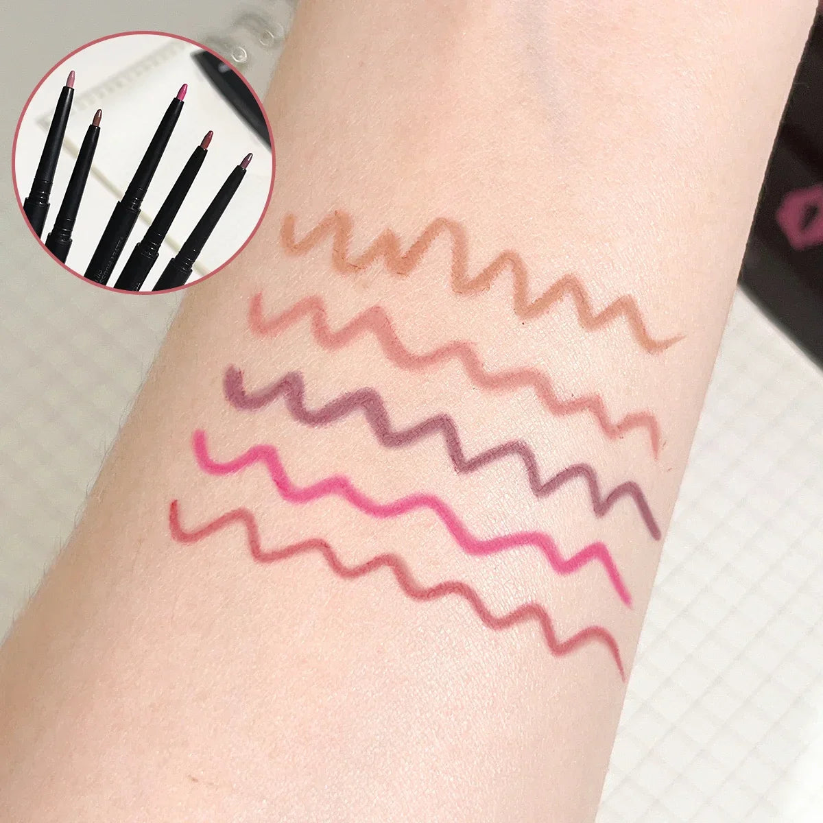 Lip liner, lip brush, lip pencil, one-piece outline, three-dimensional full lip shape, long-lasting and easy to color