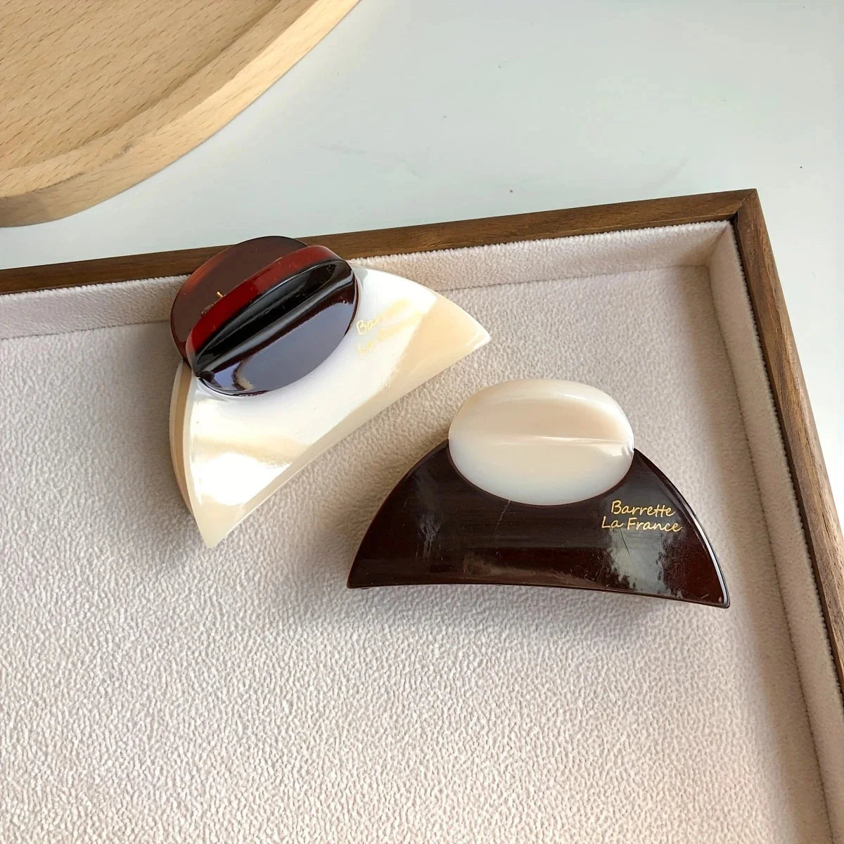1Pc Elegant Vintage French Hair Clip Two-Tone with Wood Grain & Marbled Design Perfect for Casual Daily Dressing Cute Hair Clips