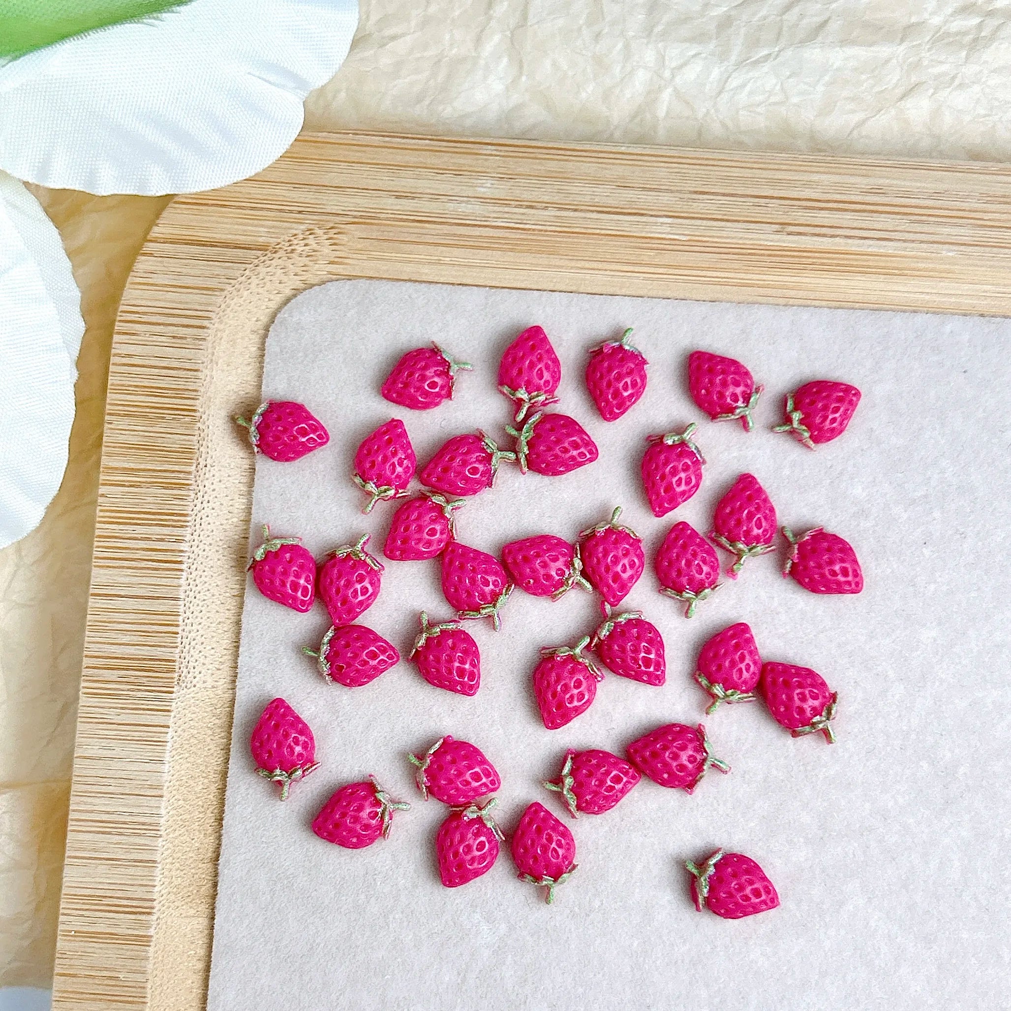 30PCS Simulated Cute Strawberry Nail Art Charms Creative Colorful Strawberry Resin Nail Decorations for DIY Hairpin Nails Crafts